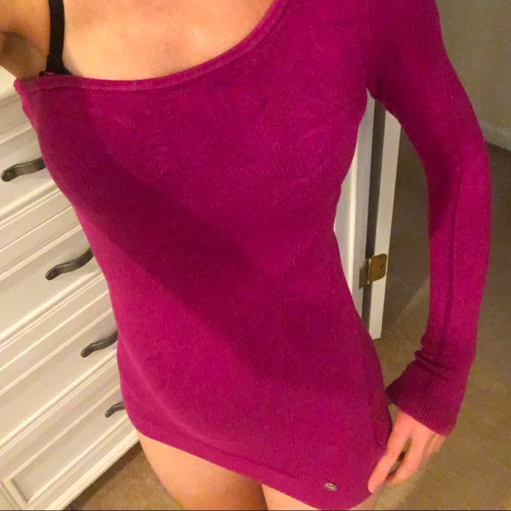 Beautiful off the shoulder purple guess top xs